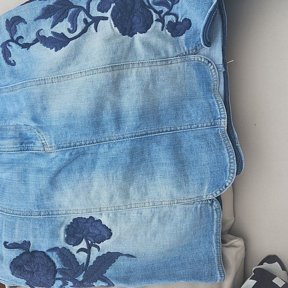 Blue Floral Denim Skirt PILCRO SZ 6 - Picture 4 of 4